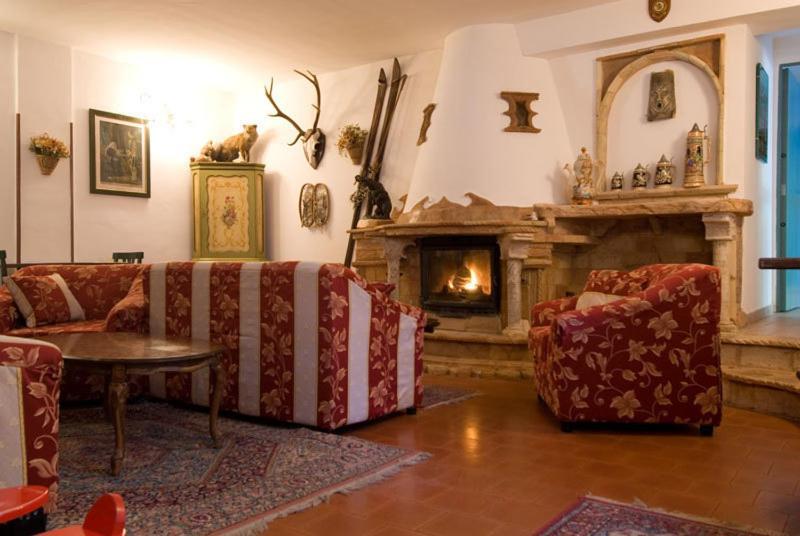 Lh Albergo Il Paradiso เปสกัสเซโรลี ภายนอก รูปภาพ