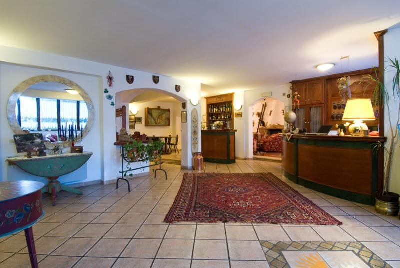 Lh Albergo Il Paradiso เปสกัสเซโรลี ภายนอก รูปภาพ