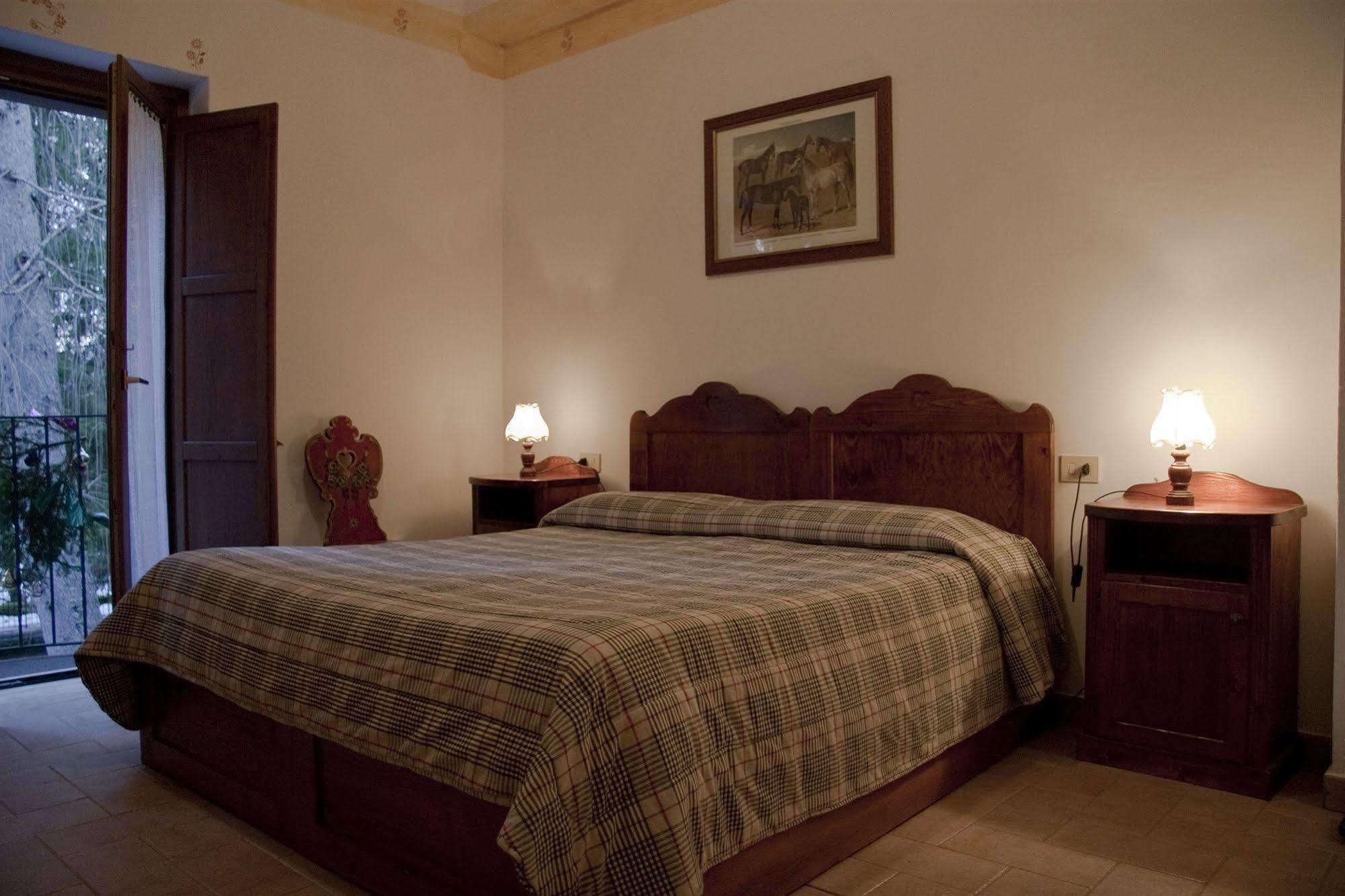 Lh Albergo Il Paradiso เปสกัสเซโรลี ภายนอก รูปภาพ