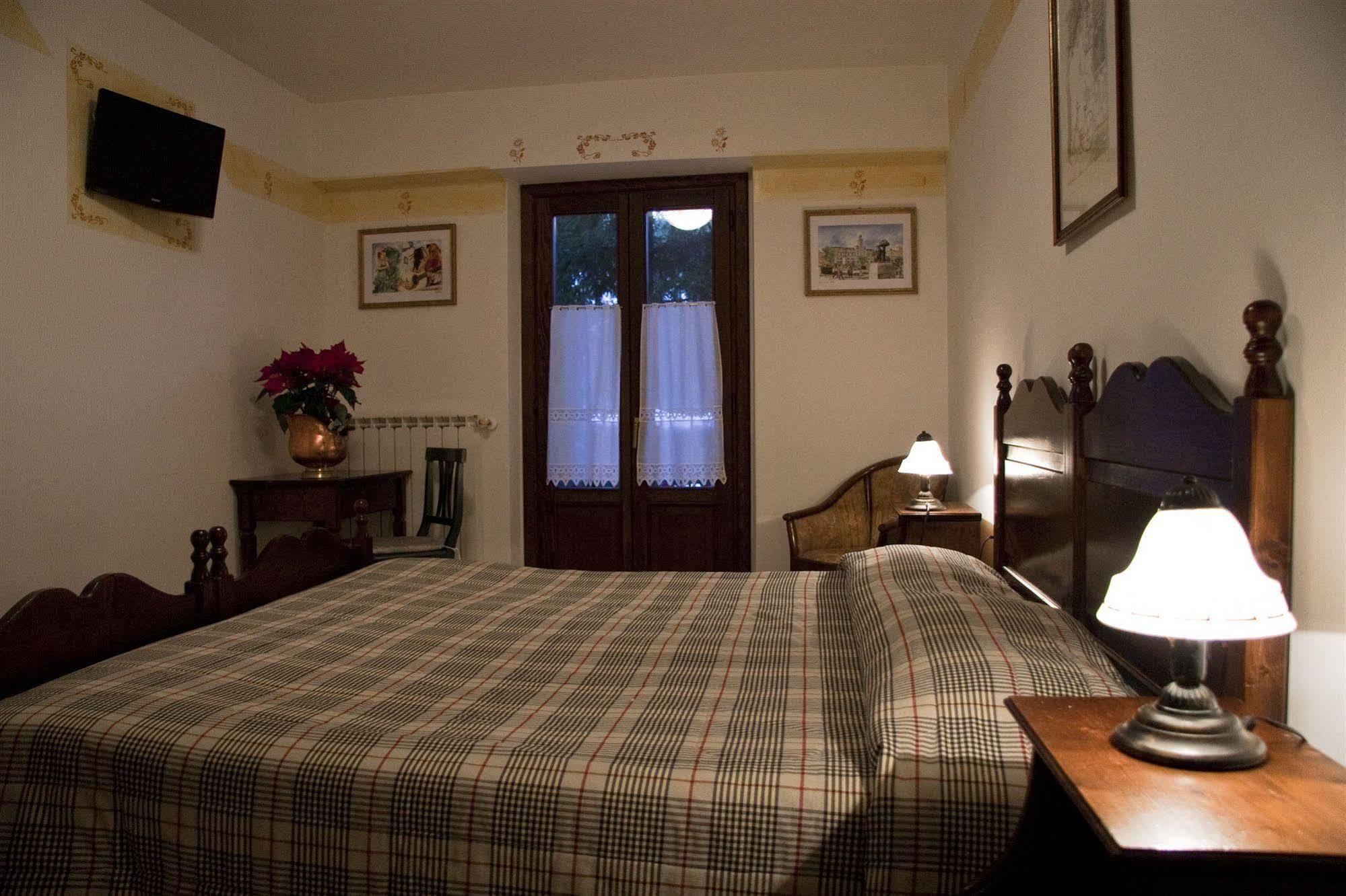 Lh Albergo Il Paradiso เปสกัสเซโรลี ภายนอก รูปภาพ