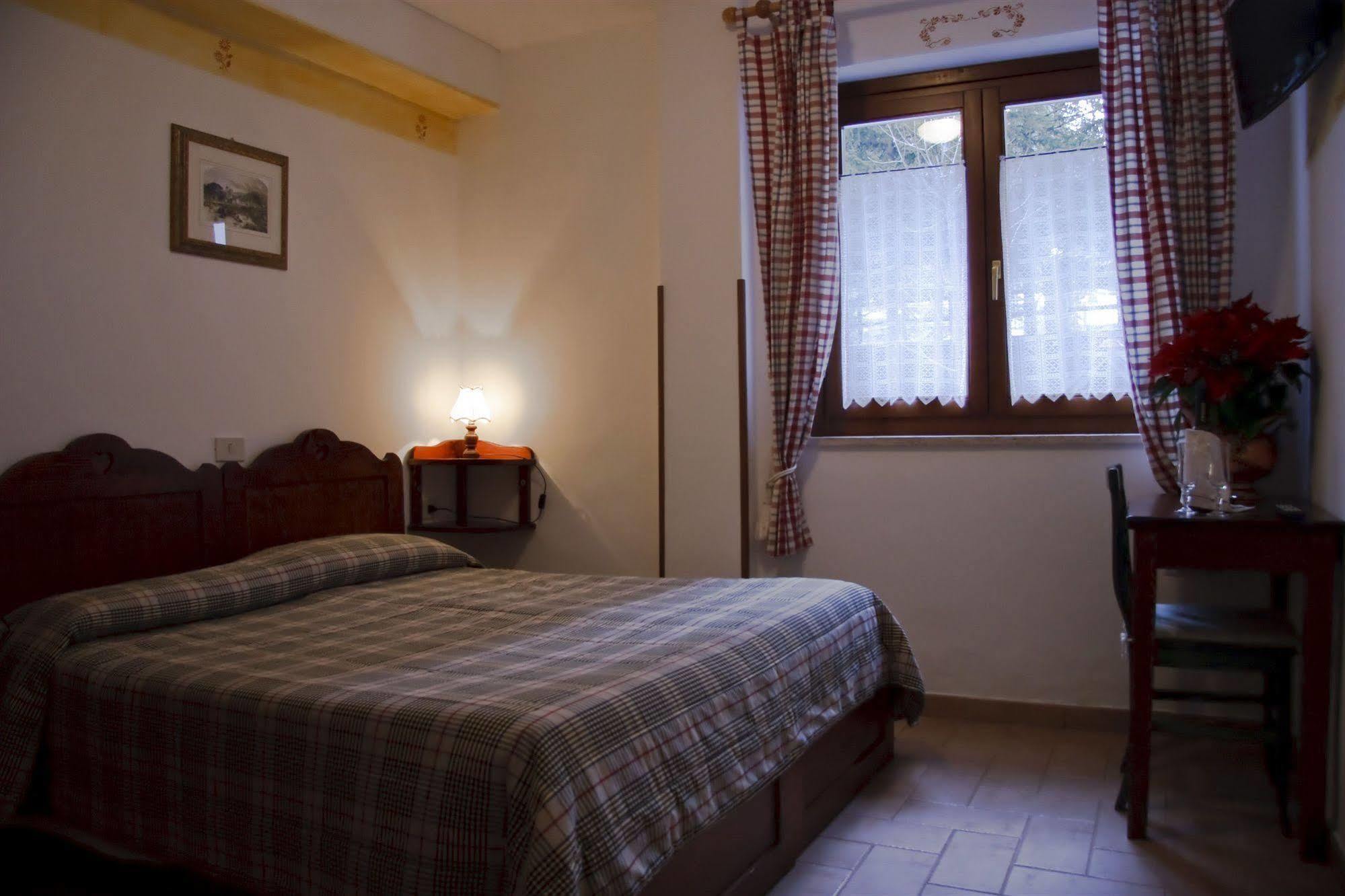 Lh Albergo Il Paradiso เปสกัสเซโรลี ภายนอก รูปภาพ